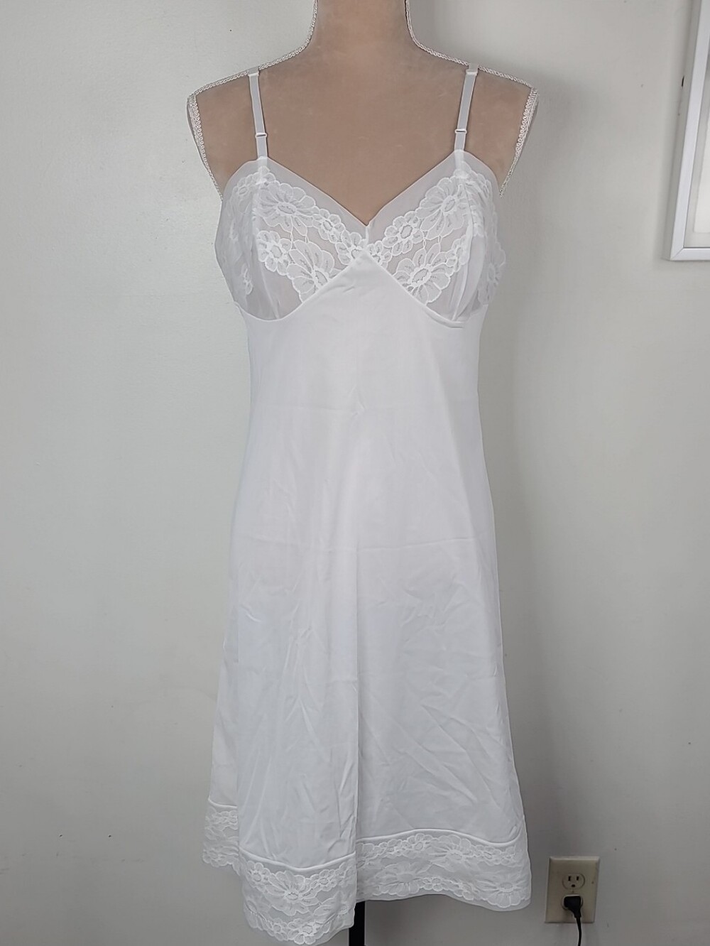 Vintage 70's Vanity Fair Ivory White Nylon Lace Trim 24" Full Slip Dress 38 - Picture 2 of 15